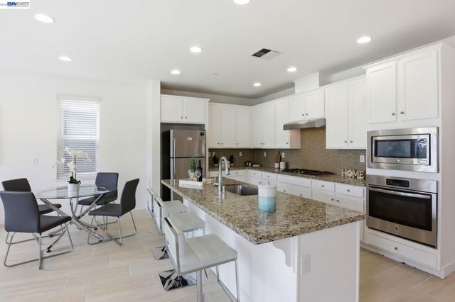 516 Palmer Ave, Hayward, CA 94541
