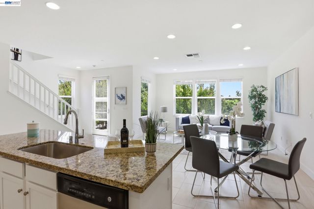 516 Palmer Ave, Hayward, CA 94541