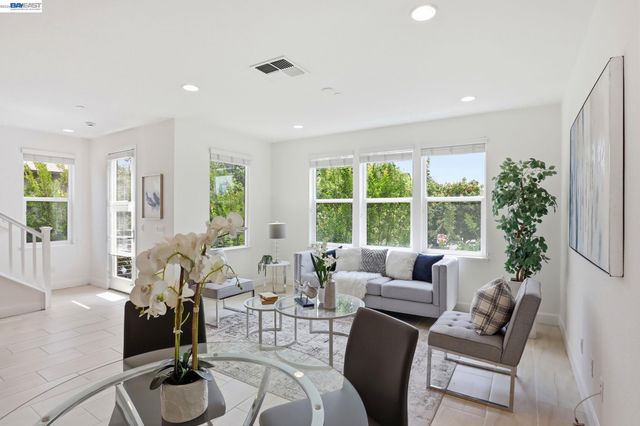 516 Palmer Ave, Hayward, CA 94541