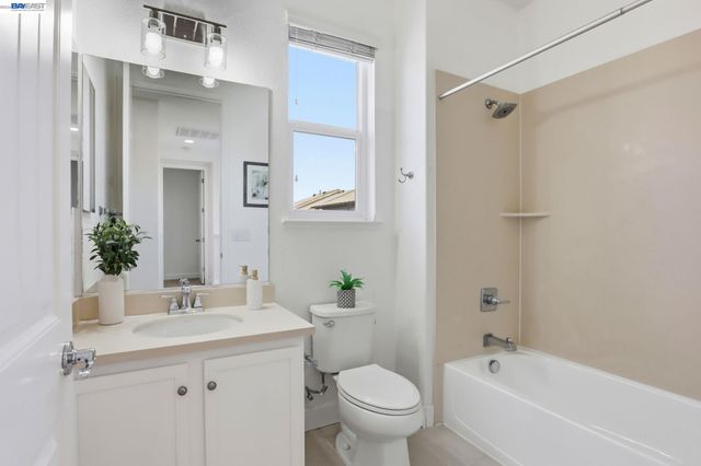 516 Palmer Ave, Hayward, CA 94541