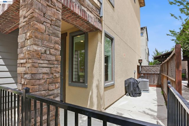 516 Palmer Ave, Hayward, CA 94541