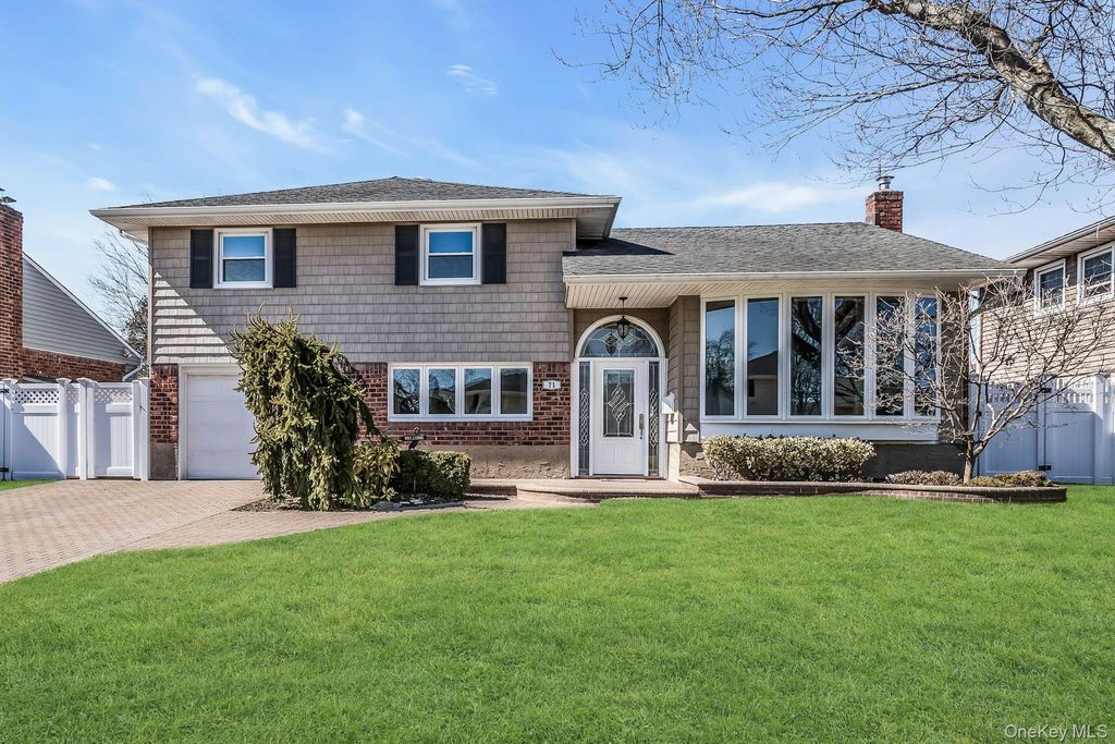 71 Lea Ann Terrace, Wantagh, NY 11793