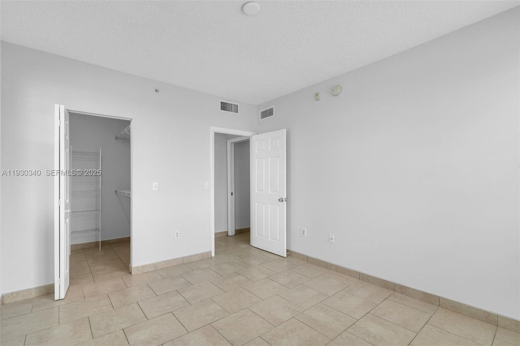 Image 12 of property listing at 2401 W Preserve Way 204, Miramar, FL 33025