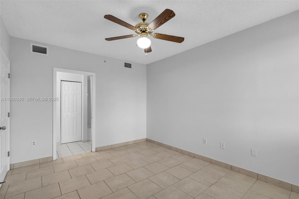 Image 20 of property listing at 2401 W Preserve Way 204, Miramar, FL 33025