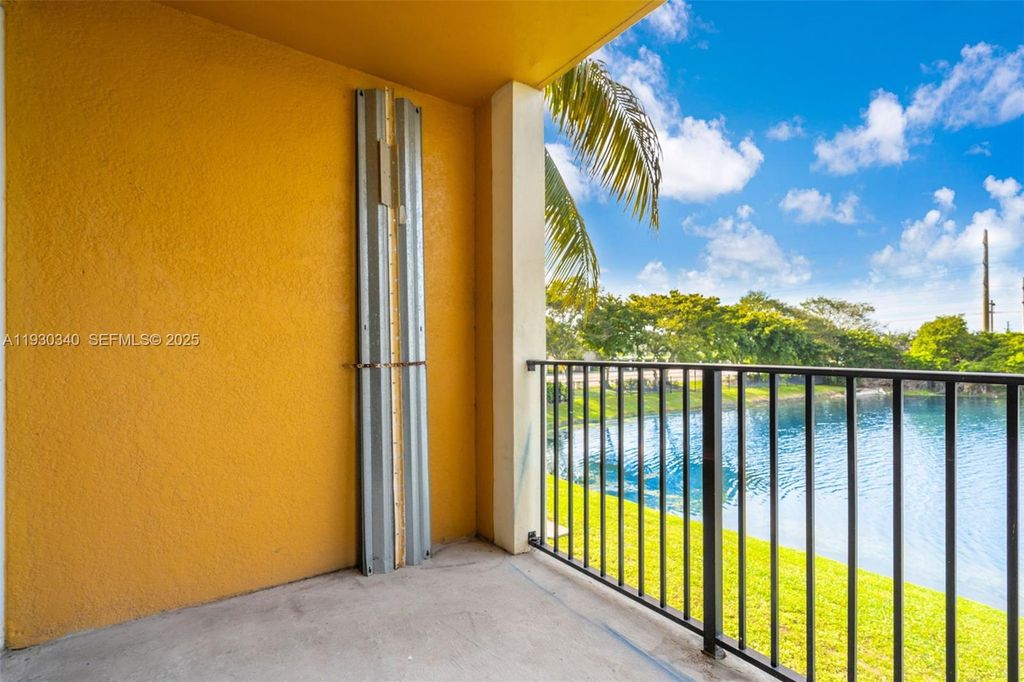 Image 25 of property listing at 2401 W Preserve Way 204, Miramar, FL 33025