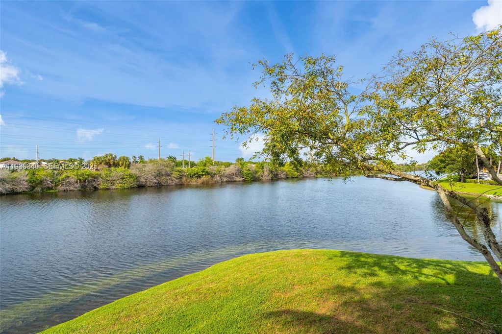 Image 27 of property listing at 2401 W Preserve Way 204, Miramar, FL 33025