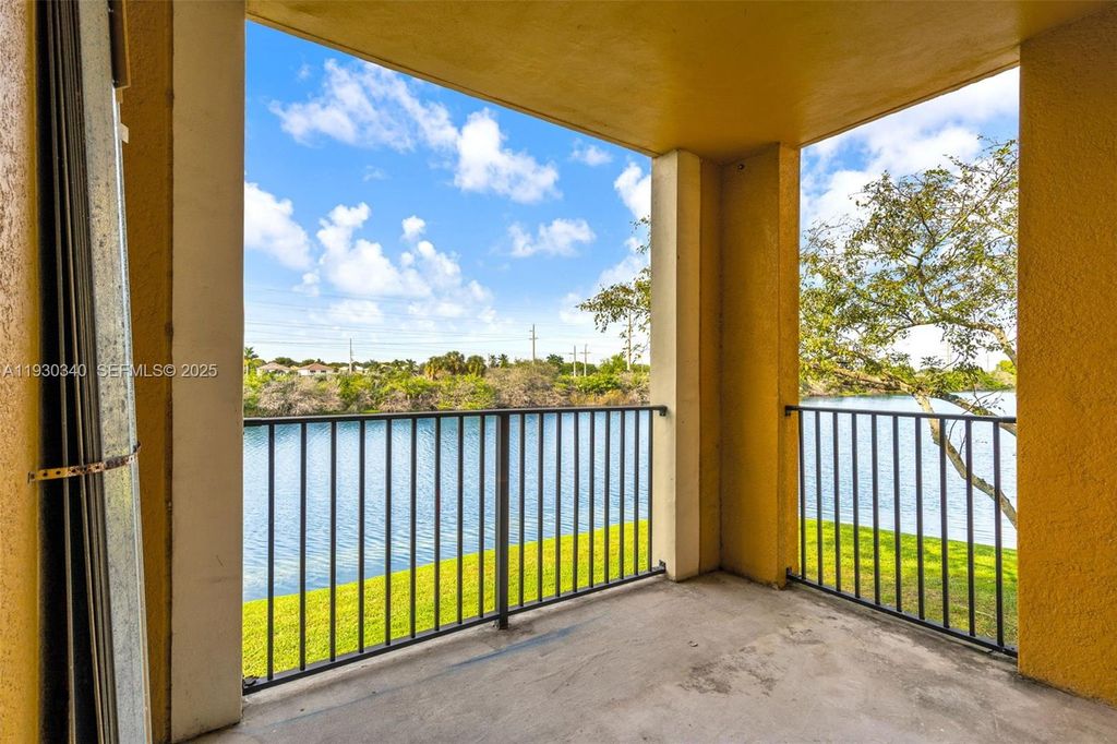 Image 28 of property listing at 2401 W Preserve Way 204, Miramar, FL 33025