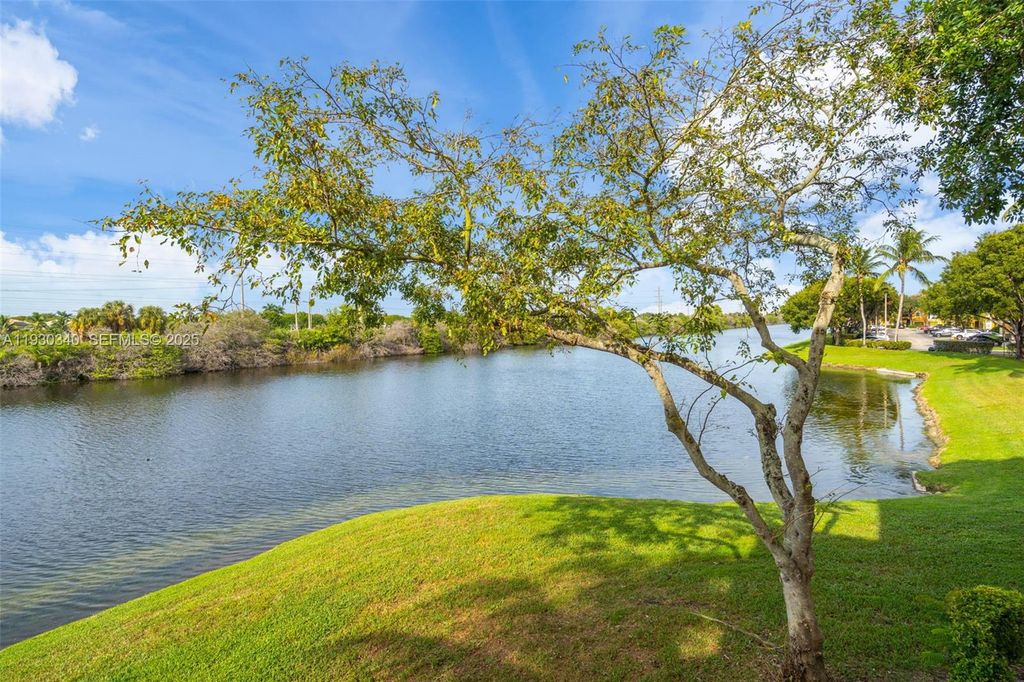 Image 29 of property listing at 2401 W Preserve Way 204, Miramar, FL 33025