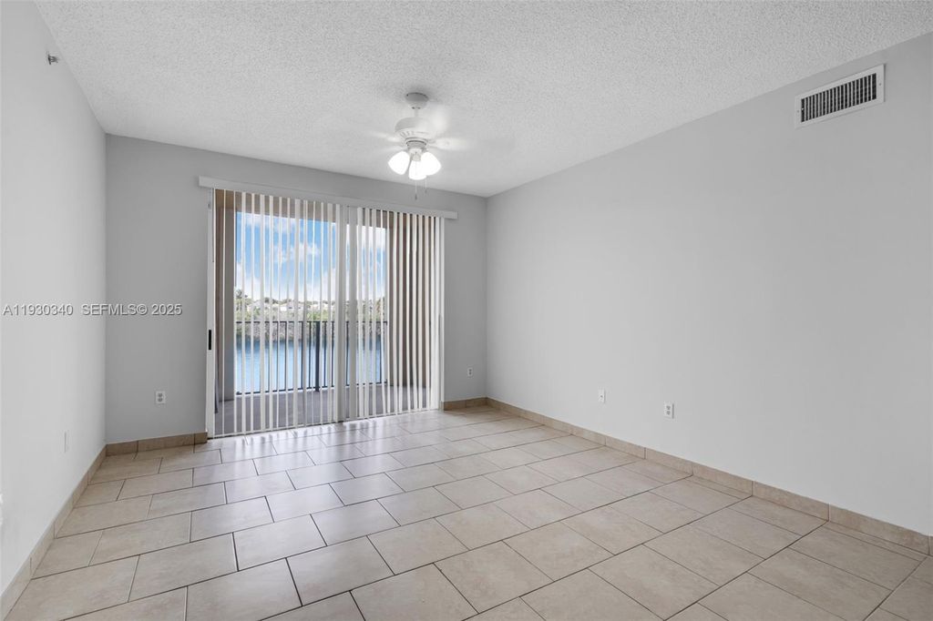 Image 4 of property listing at 2401 W Preserve Way 204, Miramar, FL 33025