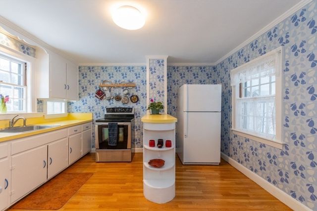 107 Day St, Newton, MA 02466