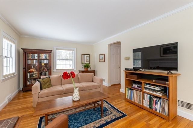 107 Day St, Newton, MA 02466