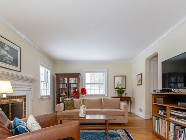 107 Day St, Newton, MA 02466