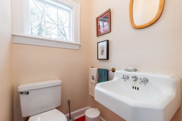 107 Day St, Newton, MA 02466