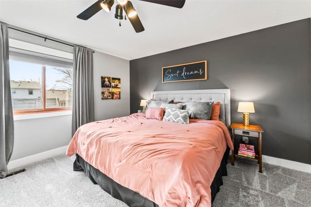 2409 N 7th Avenue E, Newton, IA 50208