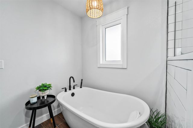 2409 N 7th Avenue E, Newton, IA 50208