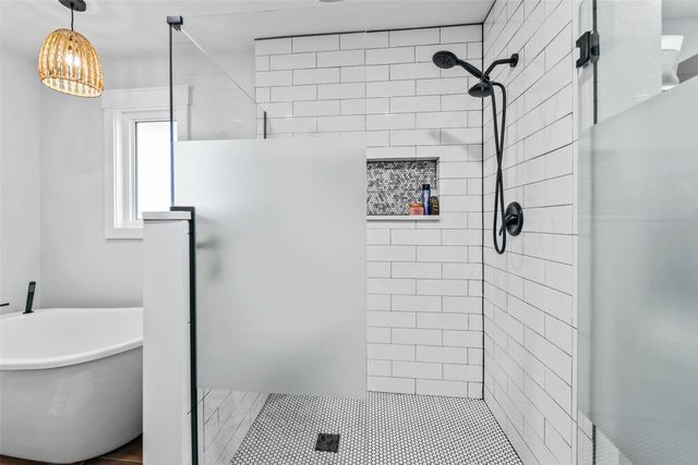 2409 N 7th Avenue E, Newton, IA 50208