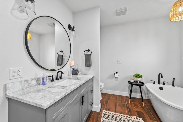 2409 N 7th Avenue E, Newton, IA 50208