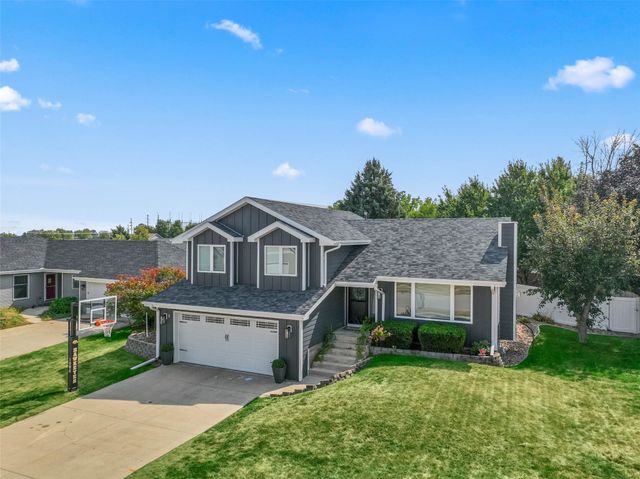 2409 N 7th Avenue E, Newton, IA 50208
