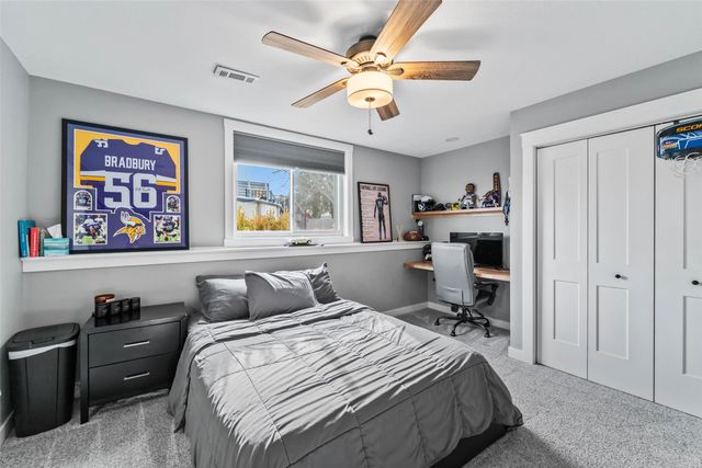 2409 N 7th Avenue E, Newton, IA 50208