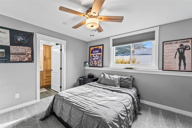 2409 N 7th Avenue E, Newton, IA 50208