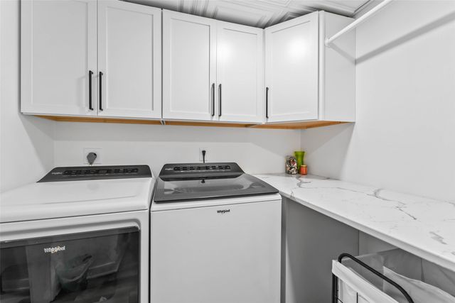 2409 N 7th Avenue E, Newton, IA 50208