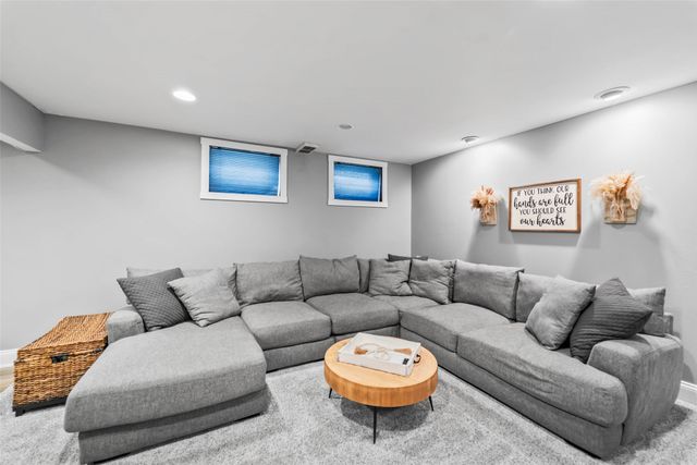 2409 N 7th Avenue E, Newton, IA 50208