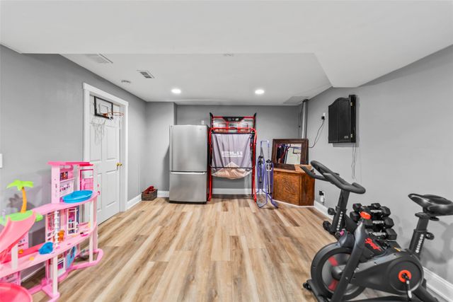 2409 N 7th Avenue E, Newton, IA 50208