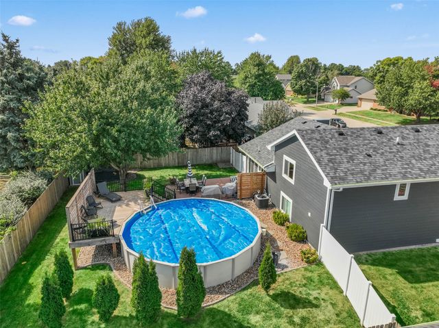 2409 N 7th Avenue E, Newton, IA 50208