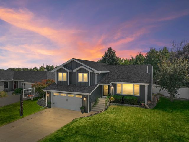 2409 N 7th Avenue E, Newton, IA 50208