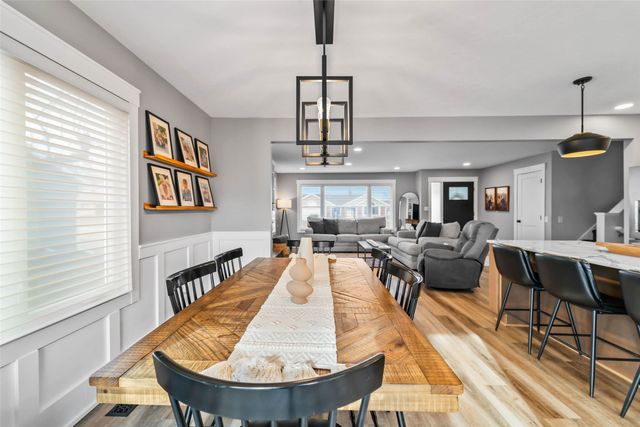 2409 N 7th Avenue E, Newton, IA 50208