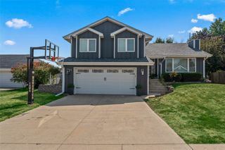 2409 N 7th Avenue E, Newton, IA 50208