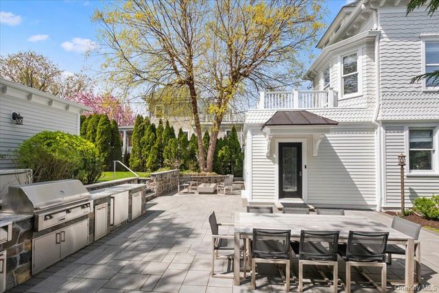 118 Park Avenue, Larchmont, NY 10538
