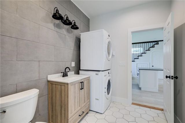 556 East Main Road Road, Middletown, RI 02842