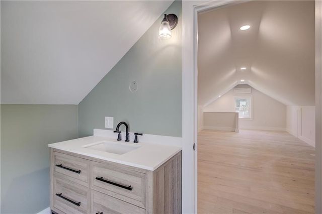 556 East Main Road Road, Middletown, RI 02842