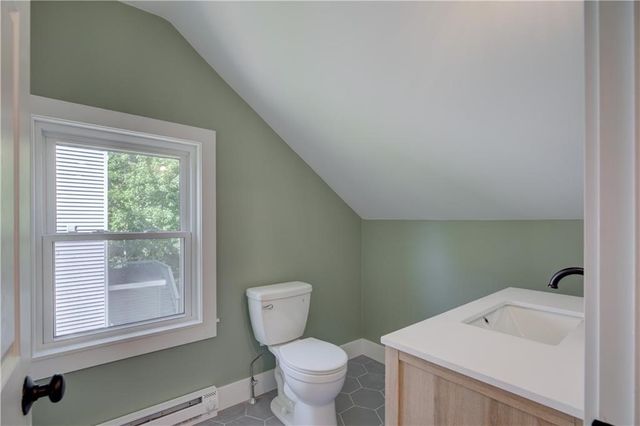 556 East Main Road Road, Middletown, RI 02842