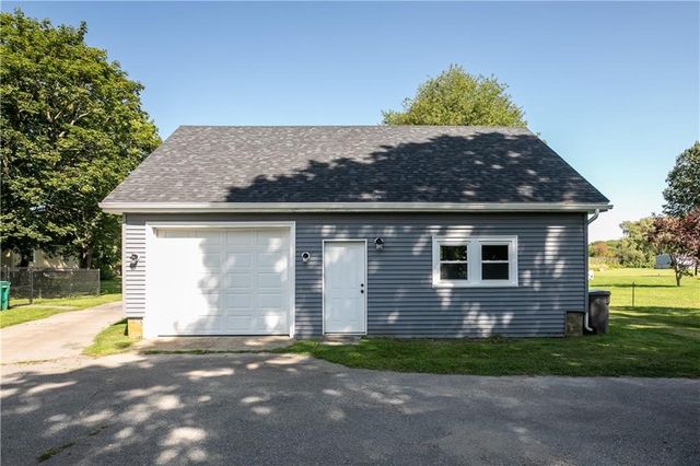 556 East Main Road Road, Middletown, RI 02842