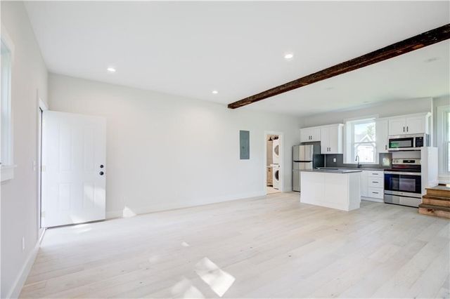 556 East Main Road Road, Middletown, RI 02842