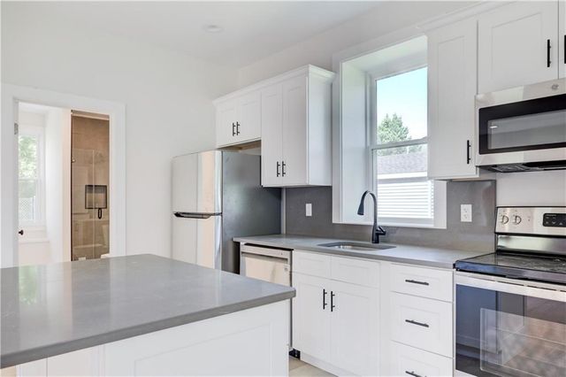 556 East Main Road Road, Middletown, RI 02842