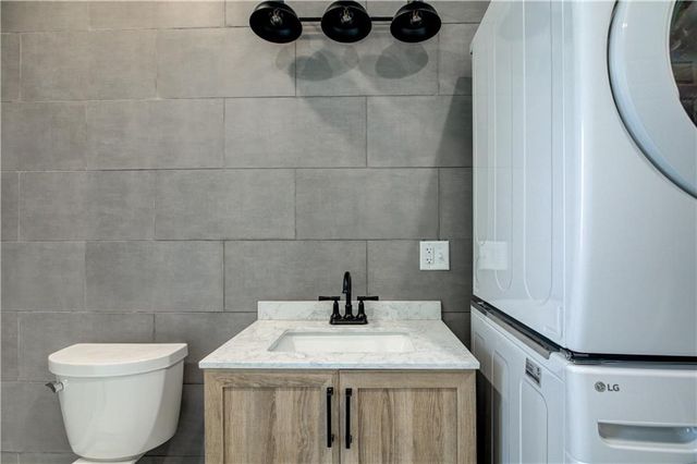 556 East Main Road Road, Middletown, RI 02842