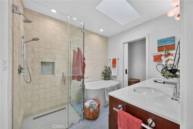 5725 E Ocean, Long Beach, CA 90803