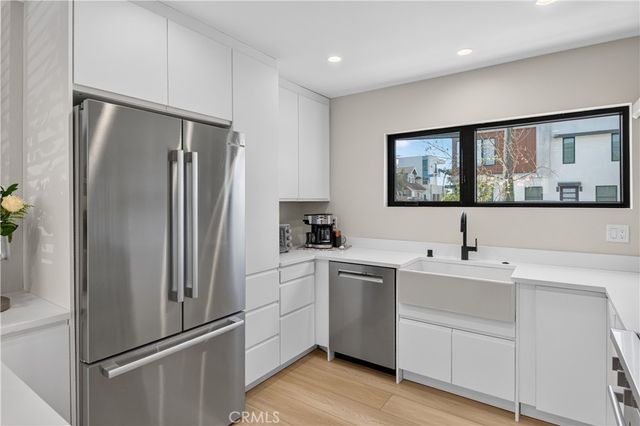 5725 E Ocean, Long Beach, CA 90803