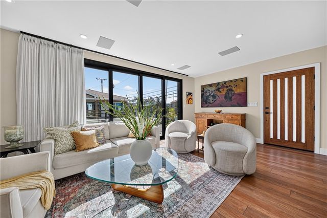 5725 E Ocean, Long Beach, CA 90803