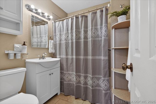 320 SE Greystone Avenue, Bartlesville, OK 74006