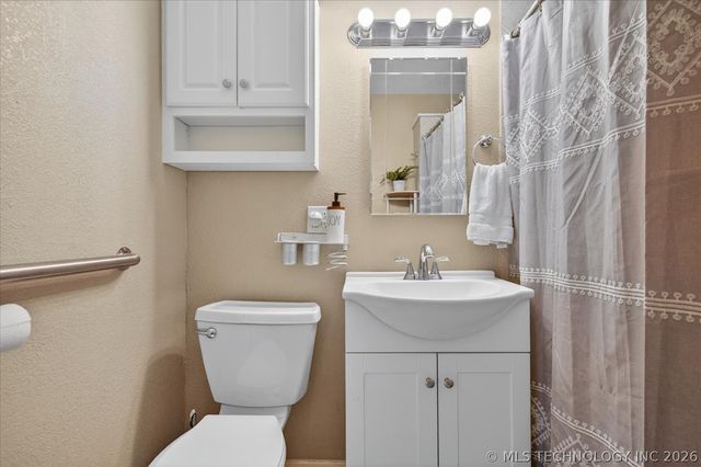 320 SE Greystone Avenue, Bartlesville, OK 74006