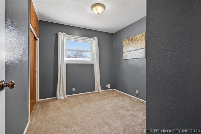 320 SE Greystone Avenue, Bartlesville, OK 74006