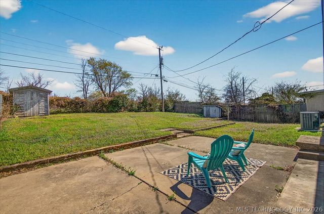 320 SE Greystone Avenue, Bartlesville, OK 74006