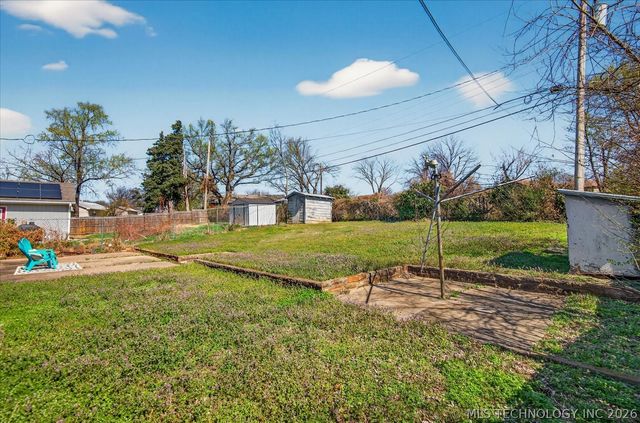 320 SE Greystone Avenue, Bartlesville, OK 74006