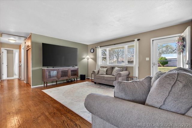 320 SE Greystone Avenue, Bartlesville, OK 74006