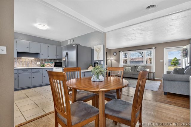 320 SE Greystone Avenue, Bartlesville, OK 74006