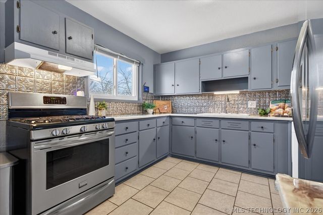 320 SE Greystone Avenue, Bartlesville, OK 74006